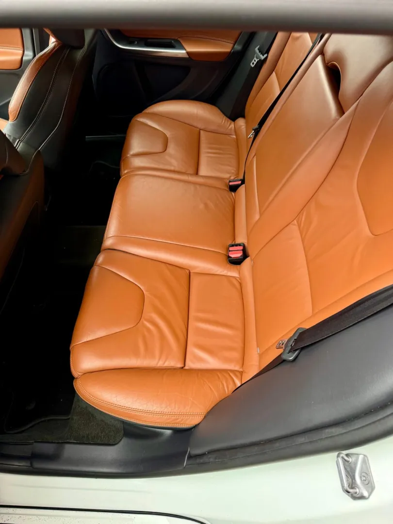 Cumpara/ Vinde online Volvo V60 2015 SH, la cel mai bun pret pentru tine!