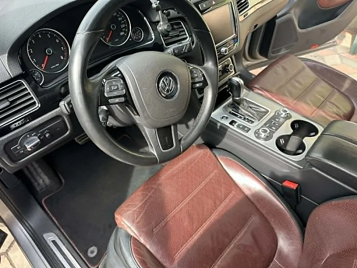 Cumpără / Vinde Volkswagen Touareg 2010 SH, la cel mai bun pret pentru tine!
