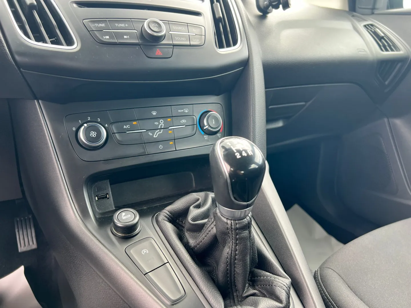Cumpara/ Vinde online Ford Focus 2016 SH, la cel mai bun pret pentru tine!