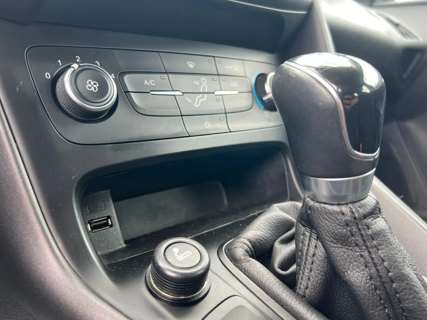 Cumpara/ Vinde online Ford Focus 2016 SH, la cel mai bun pret pentru tine!