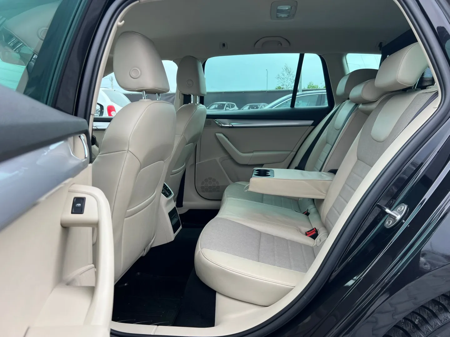 Cumpara/ Vinde online Skoda Octavia 2016 SH, la cel mai bun pret pentru tine!