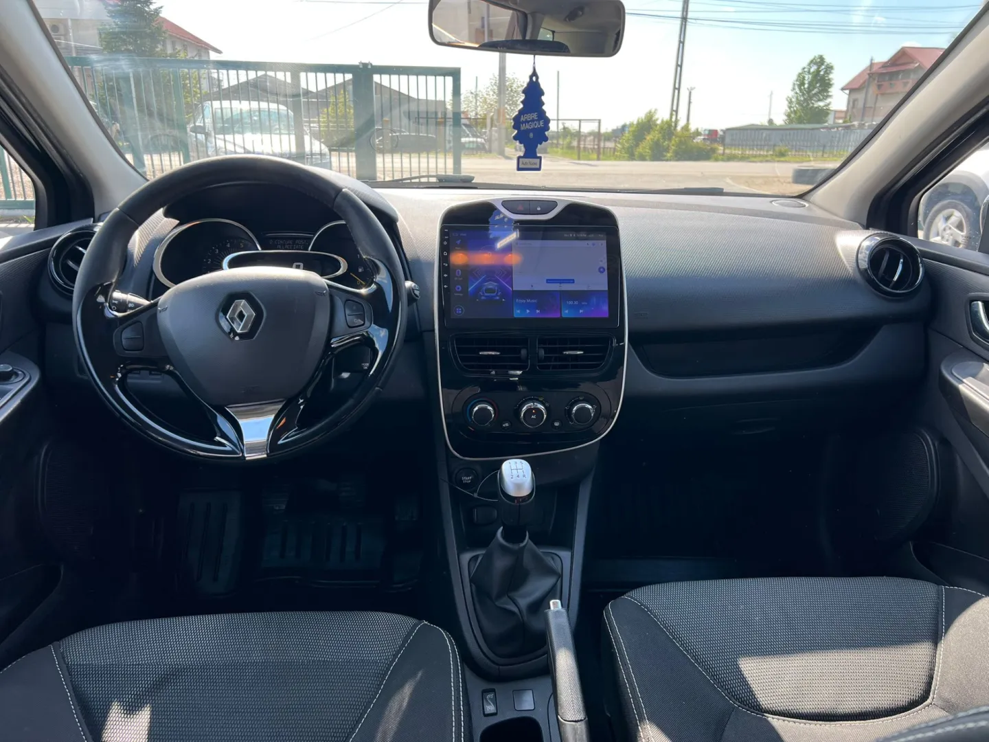 Cumpara/ Vinde online Renault  Clio 2014 SH, la cel mai bun pret pentru tine!