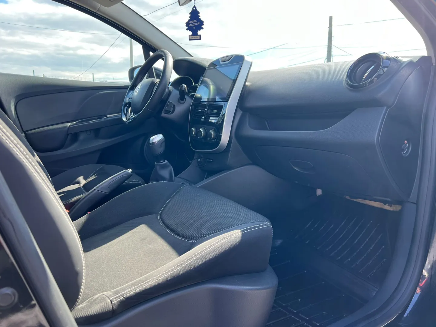 Cumpara/ Vinde online Renault  Clio 2014 SH, la cel mai bun pret pentru tine!