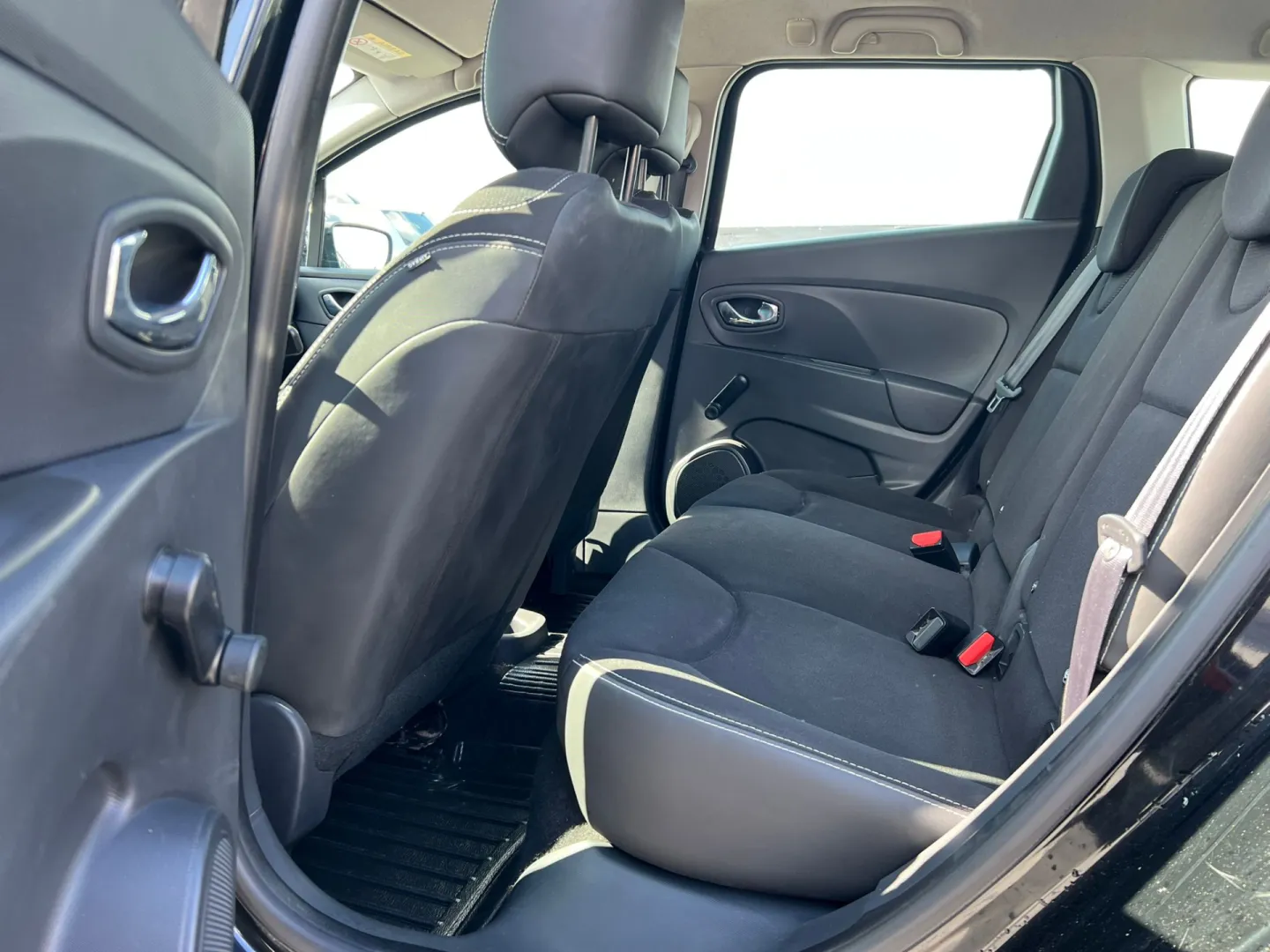 Cumpara/ Vinde online Renault  Clio 2014 SH, la cel mai bun pret pentru tine!