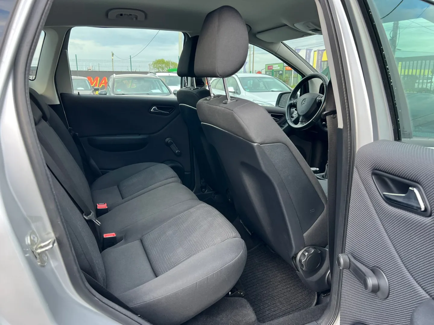 Cumpara/ Vinde online Mercedes-Benz A 180 2011 SH, la cel mai bun pret pentru tine!