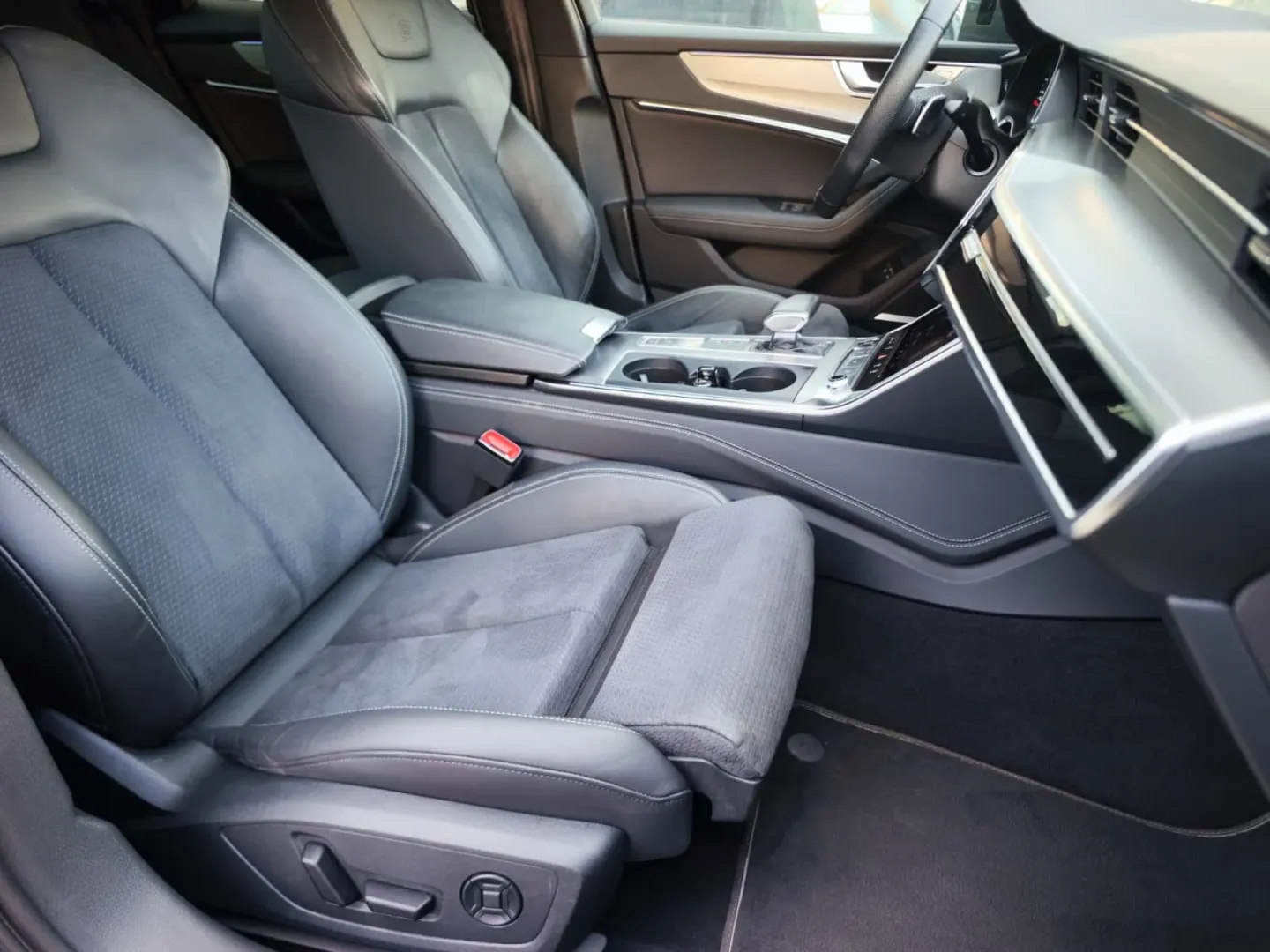 Cumpara/ Vinde online Audi A6 2021 SH, la cel mai bun pret pentru tine!