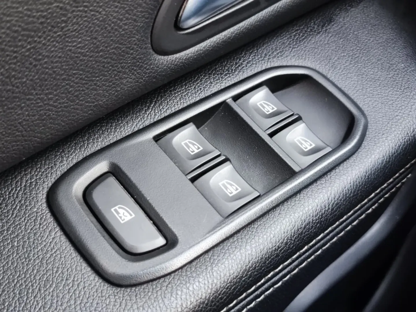 Cumpara/ Vinde online Dacia Duster 2021 SH, la cel mai bun pret pentru tine!