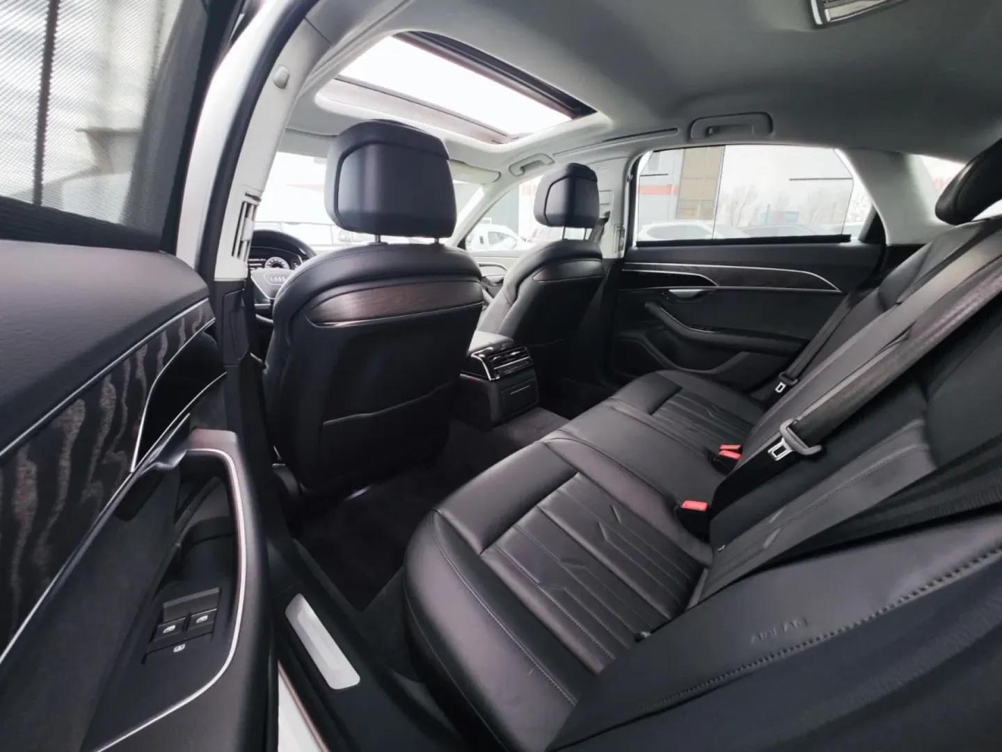Cumpara/ Vinde online Audi A8 2022 SH, la cel mai bun pret pentru tine!