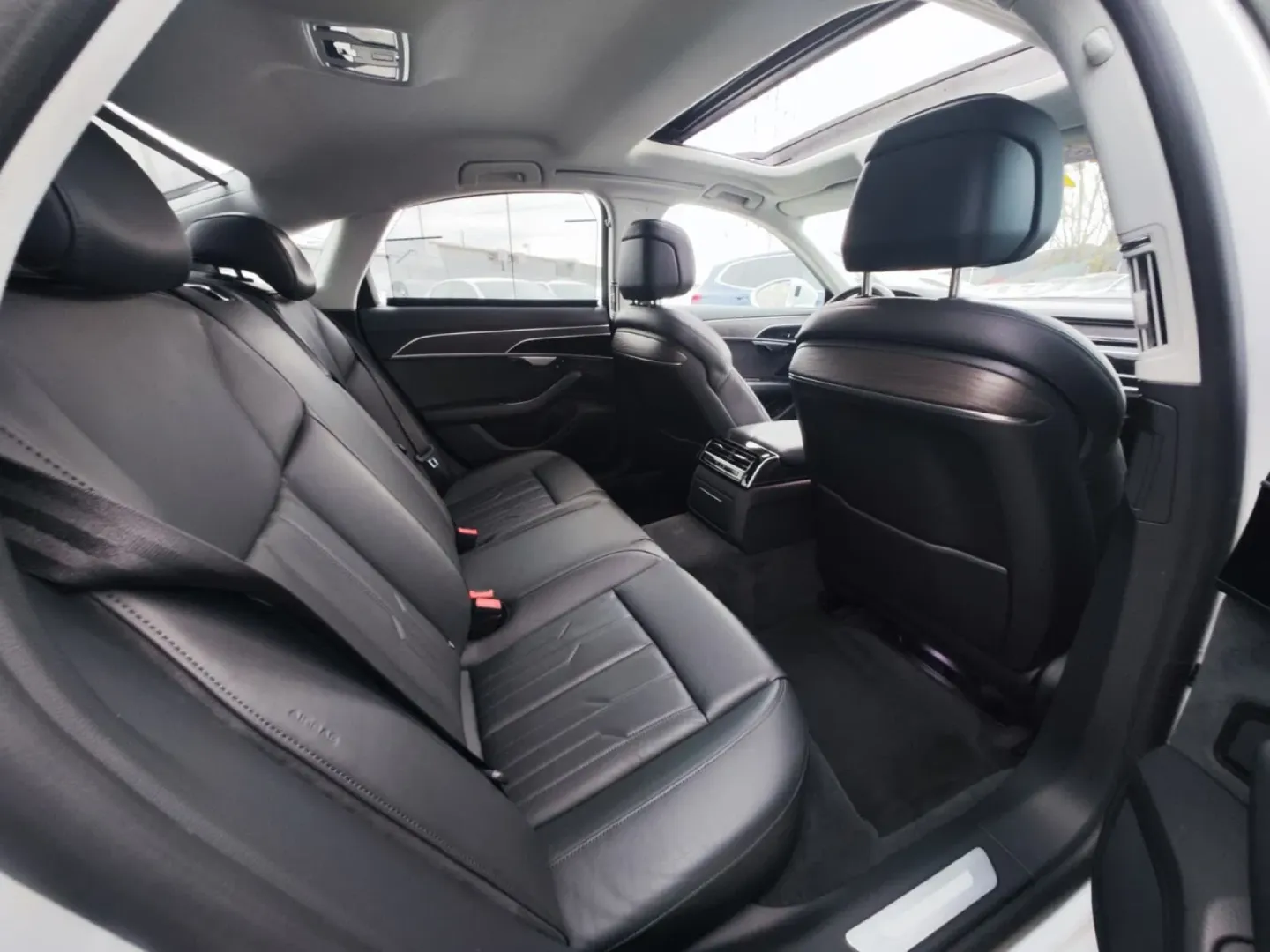 Cumpara/ Vinde online Audi A8 2022 SH, la cel mai bun pret pentru tine!