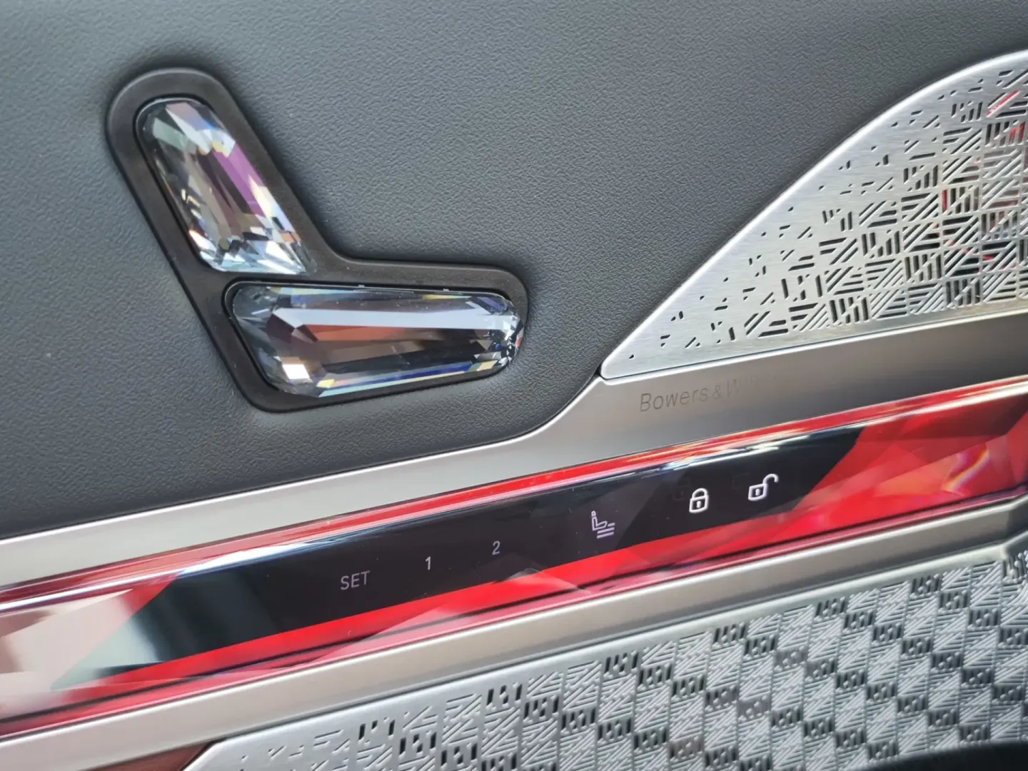 Cumpara/ Vinde online BMW 7 Series 2024 SH, la cel mai bun pret pentru tine!