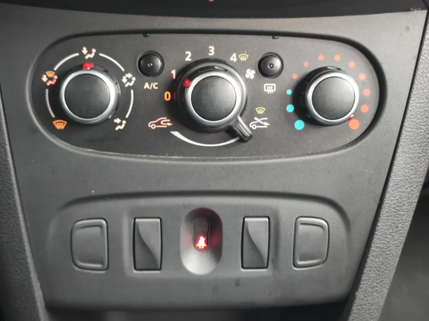 Cumpara/ Vinde online Dacia Logan 2020 SH, la cel mai bun pret pentru tine!
