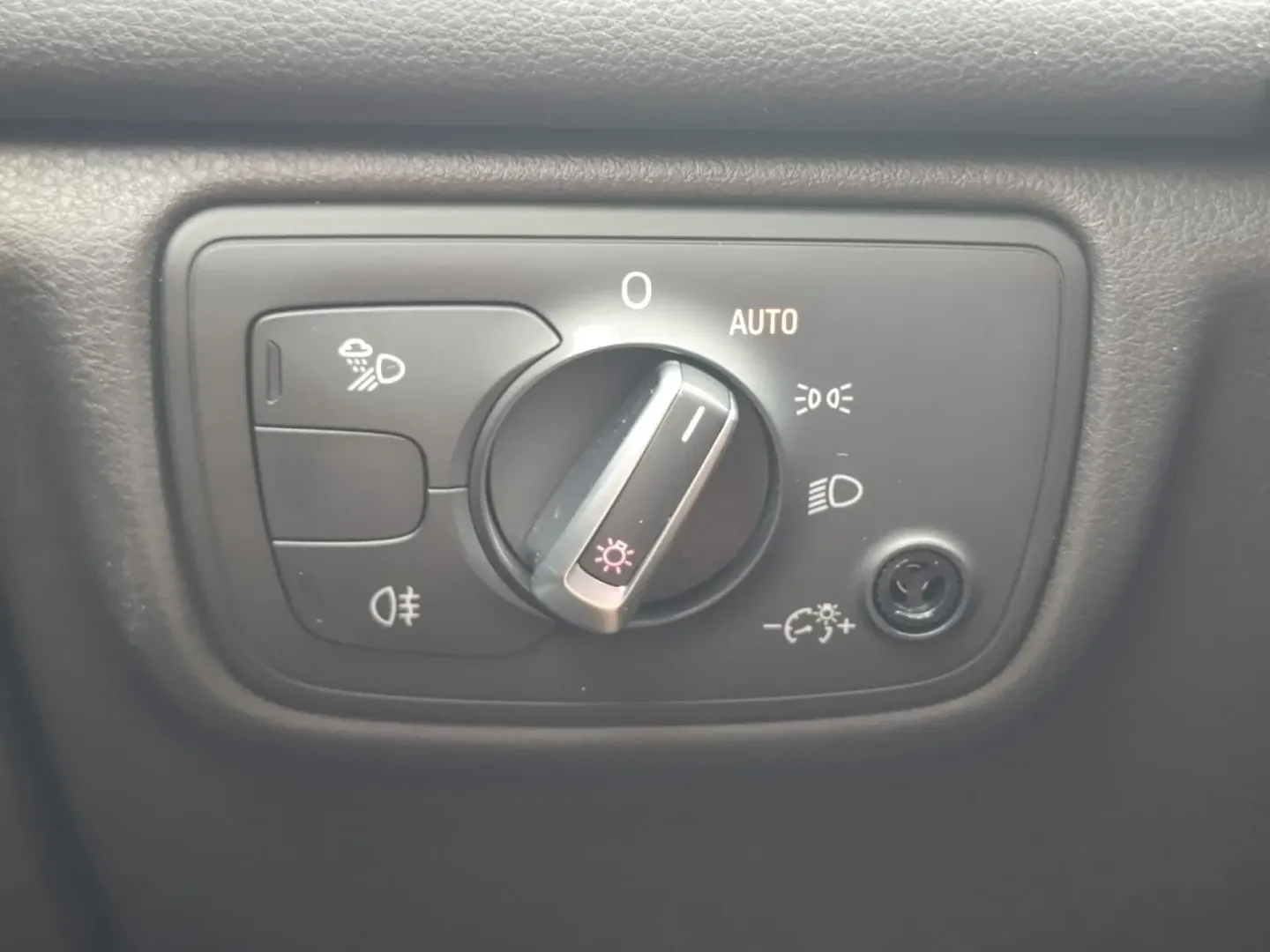 Cumpara/ Vinde online Audi A6 2012 SH, la cel mai bun pret pentru tine!