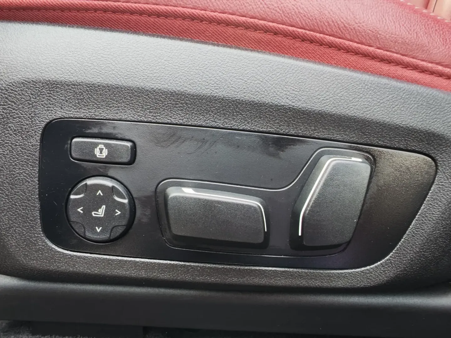 Cumpara/ Vinde online BMW X4 M 2024 SH, la cel mai bun pret pentru tine!