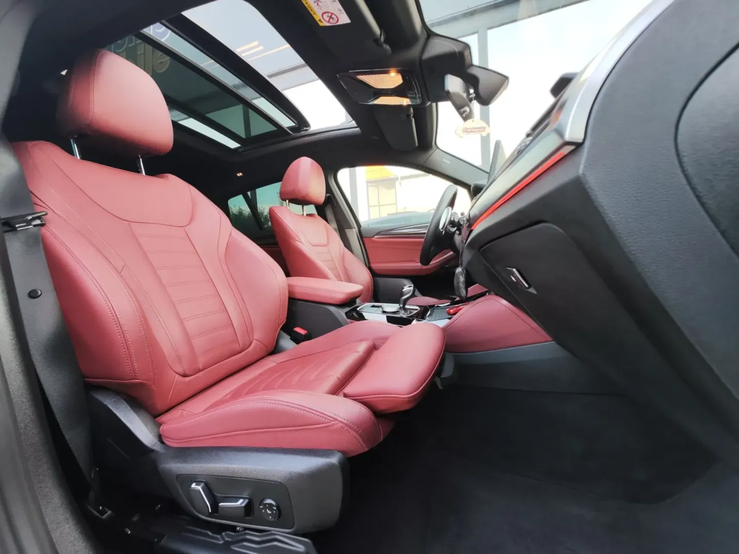 Cumpara/ Vinde online BMW X4 M 2024 SH, la cel mai bun pret pentru tine!