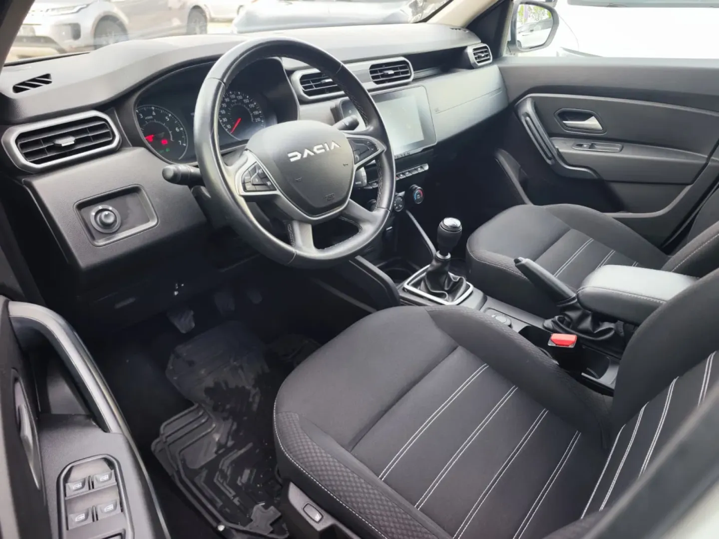 Cumpara/ Vinde online Dacia Duster 2023 SH, la cel mai bun pret pentru tine!