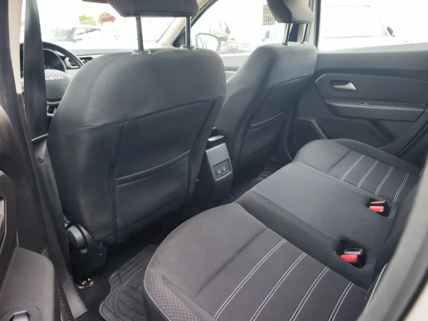 Cumpara/ Vinde online Dacia Duster 2023 SH, la cel mai bun pret pentru tine!