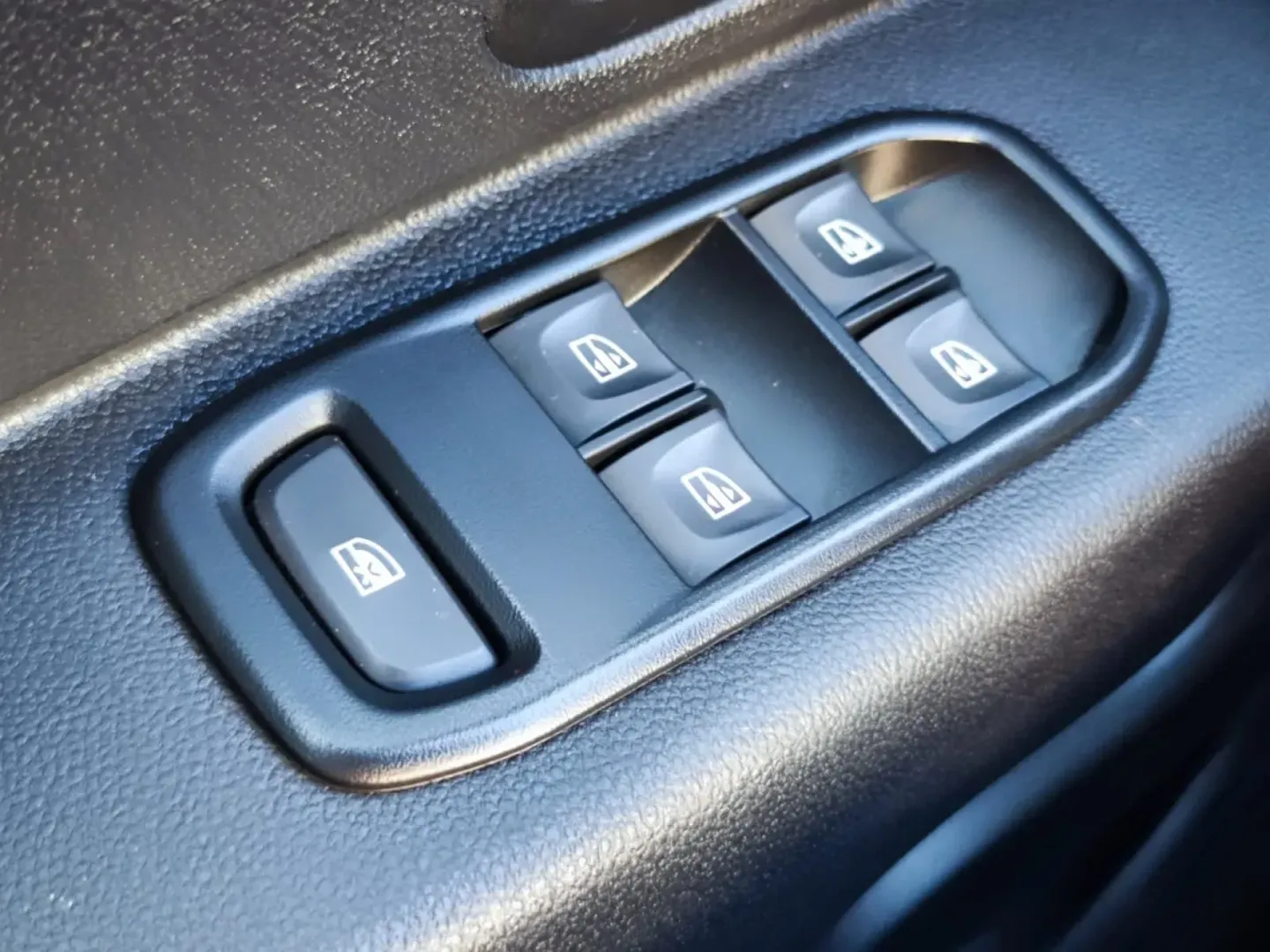 Cumpara/ Vinde online Dacia Duster 2022 SH, la cel mai bun pret pentru tine!