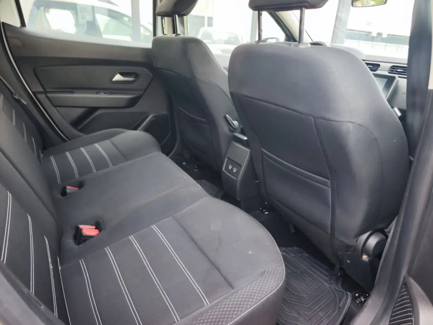 Cumpara/ Vinde online Dacia Duster 2023 SH, la cel mai bun pret pentru tine!