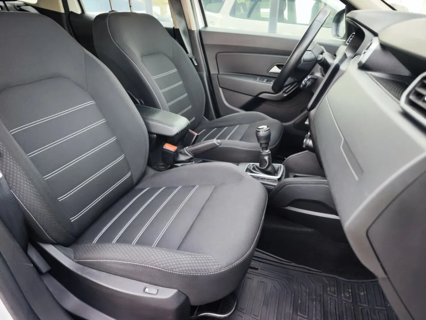 Cumpara/ Vinde online Dacia Duster 2023 SH, la cel mai bun pret pentru tine!