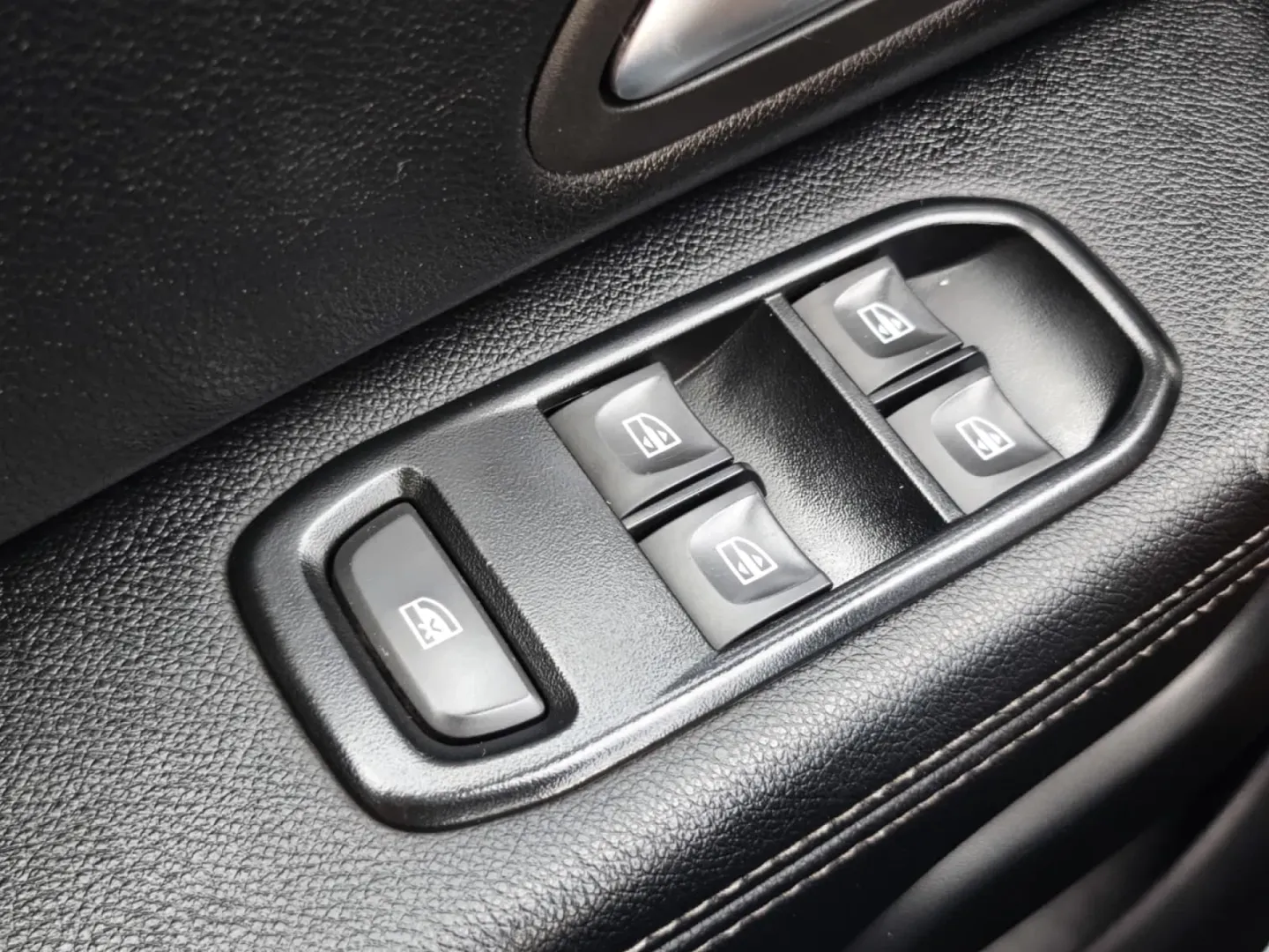 Cumpara/ Vinde online Dacia Duster 2022 SH, la cel mai bun pret pentru tine!