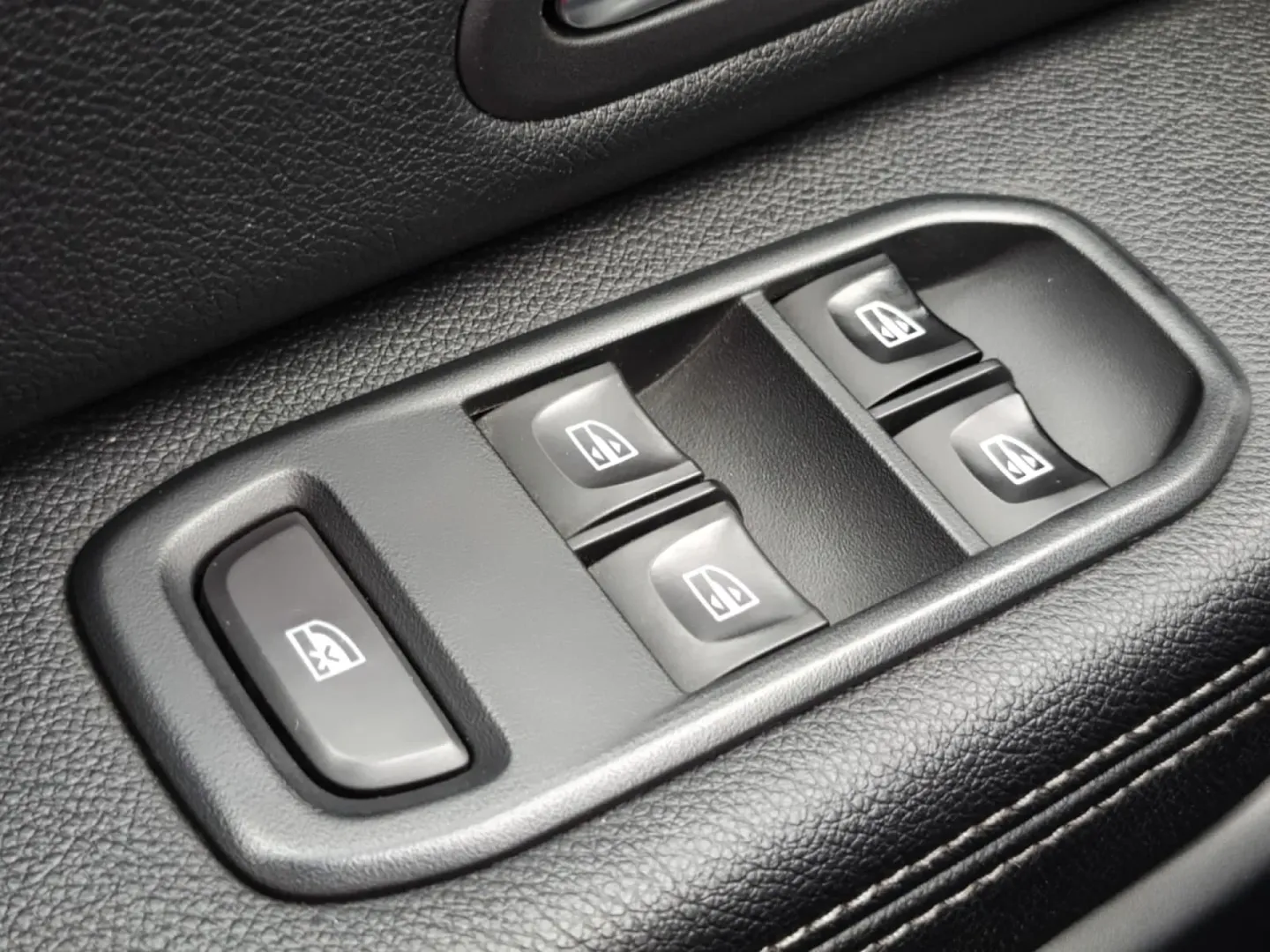 Cumpara/ Vinde online Dacia Duster 2021 SH, la cel mai bun pret pentru tine!