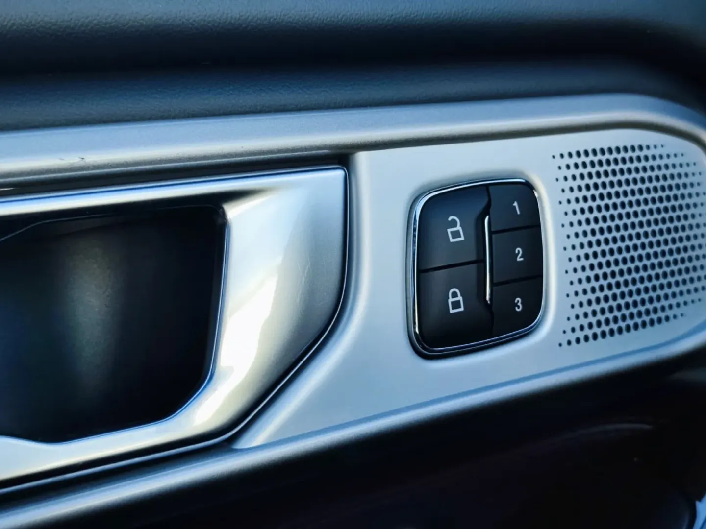 Cumpara/ Vinde online Ford Explorer 2022 SH, la cel mai bun pret pentru tine!