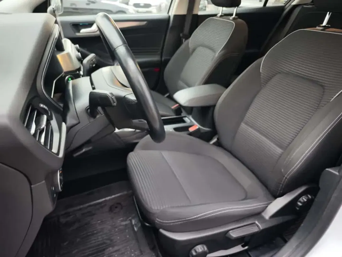 Cumpara/ Vinde online Ford Focus 2020 SH, la cel mai bun pret pentru tine!
