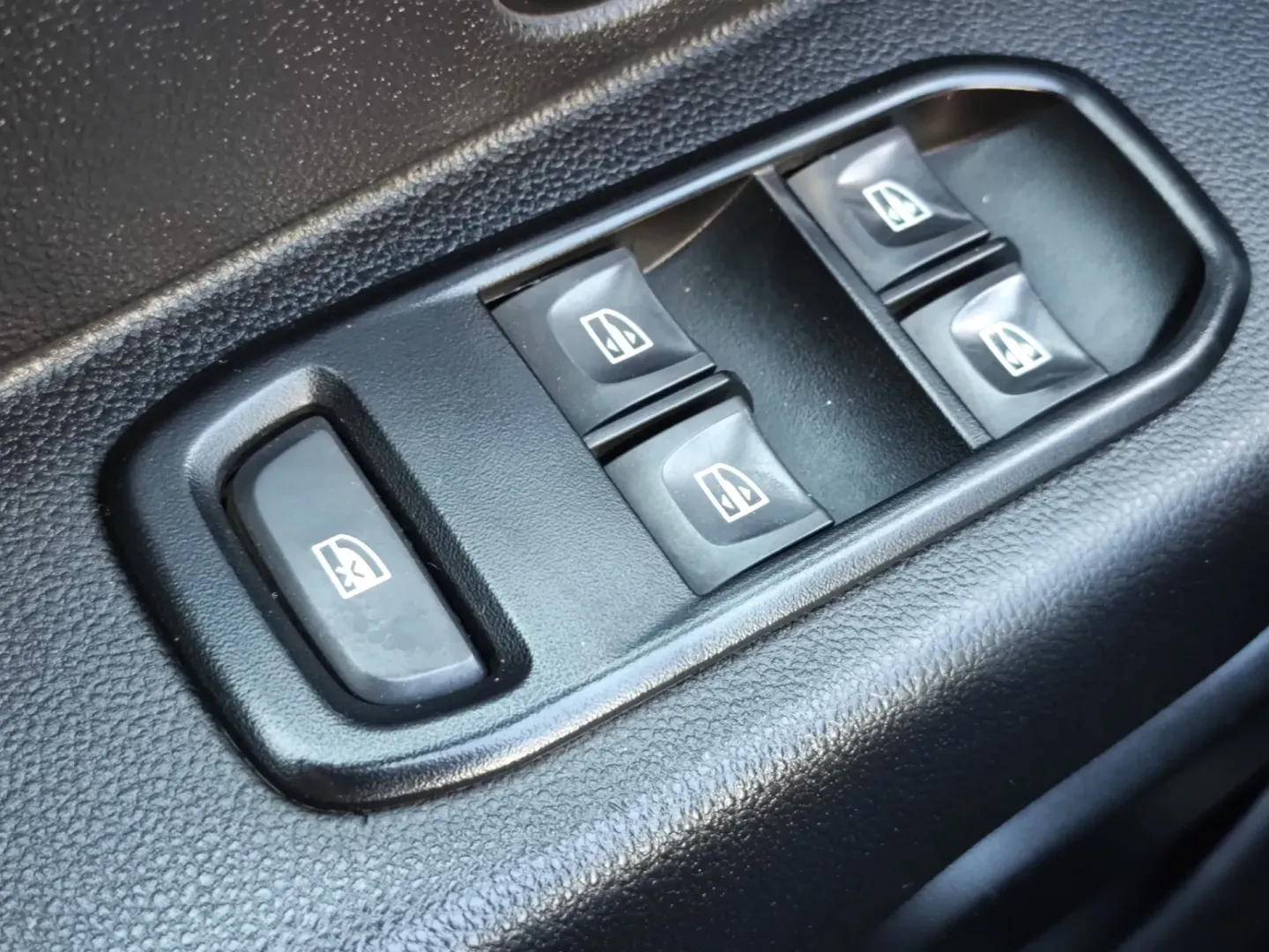 Cumpara/ Vinde online Dacia Duster 2020 SH, la cel mai bun pret pentru tine!