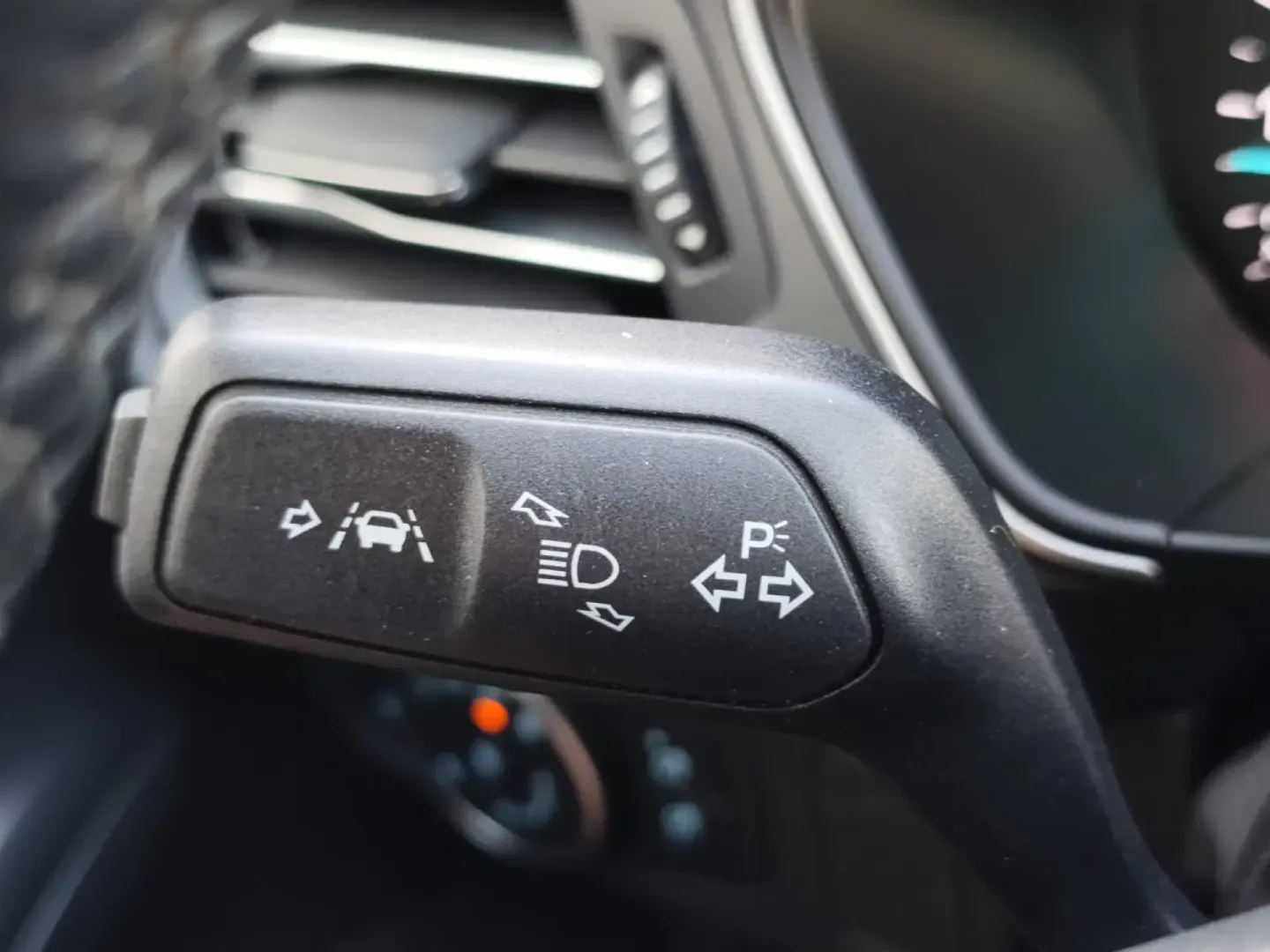 Cumpara/ Vinde online Ford Focus 2020 SH, la cel mai bun pret pentru tine!