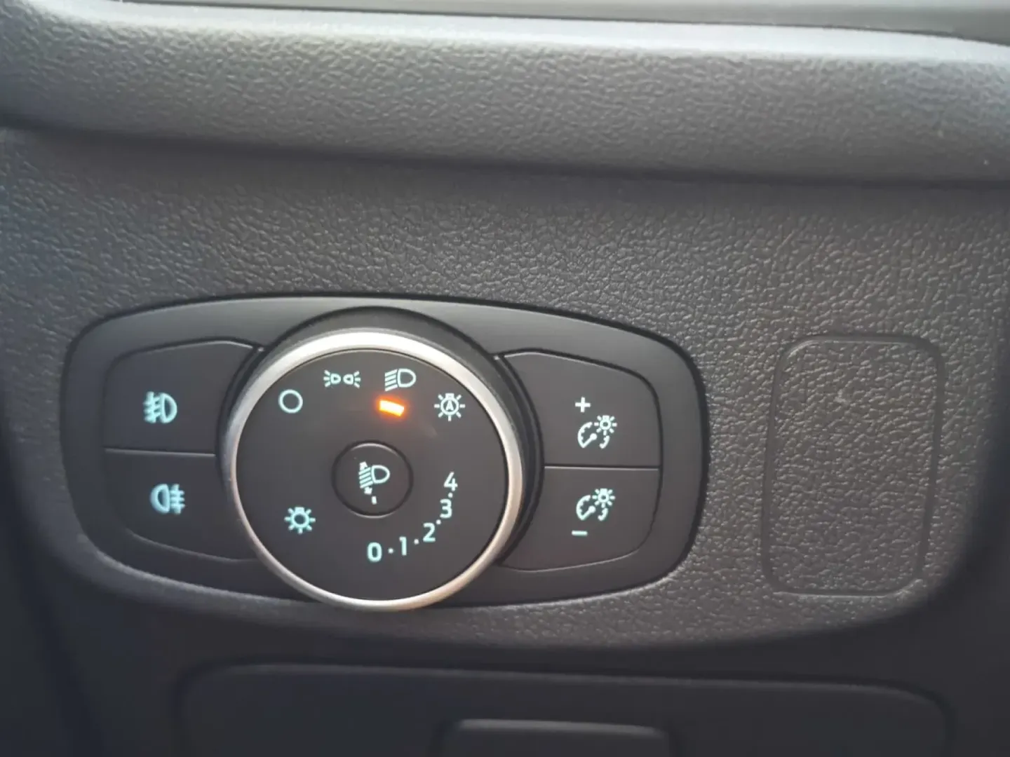 Cumpara/ Vinde online Ford Focus 2020 SH, la cel mai bun pret pentru tine!