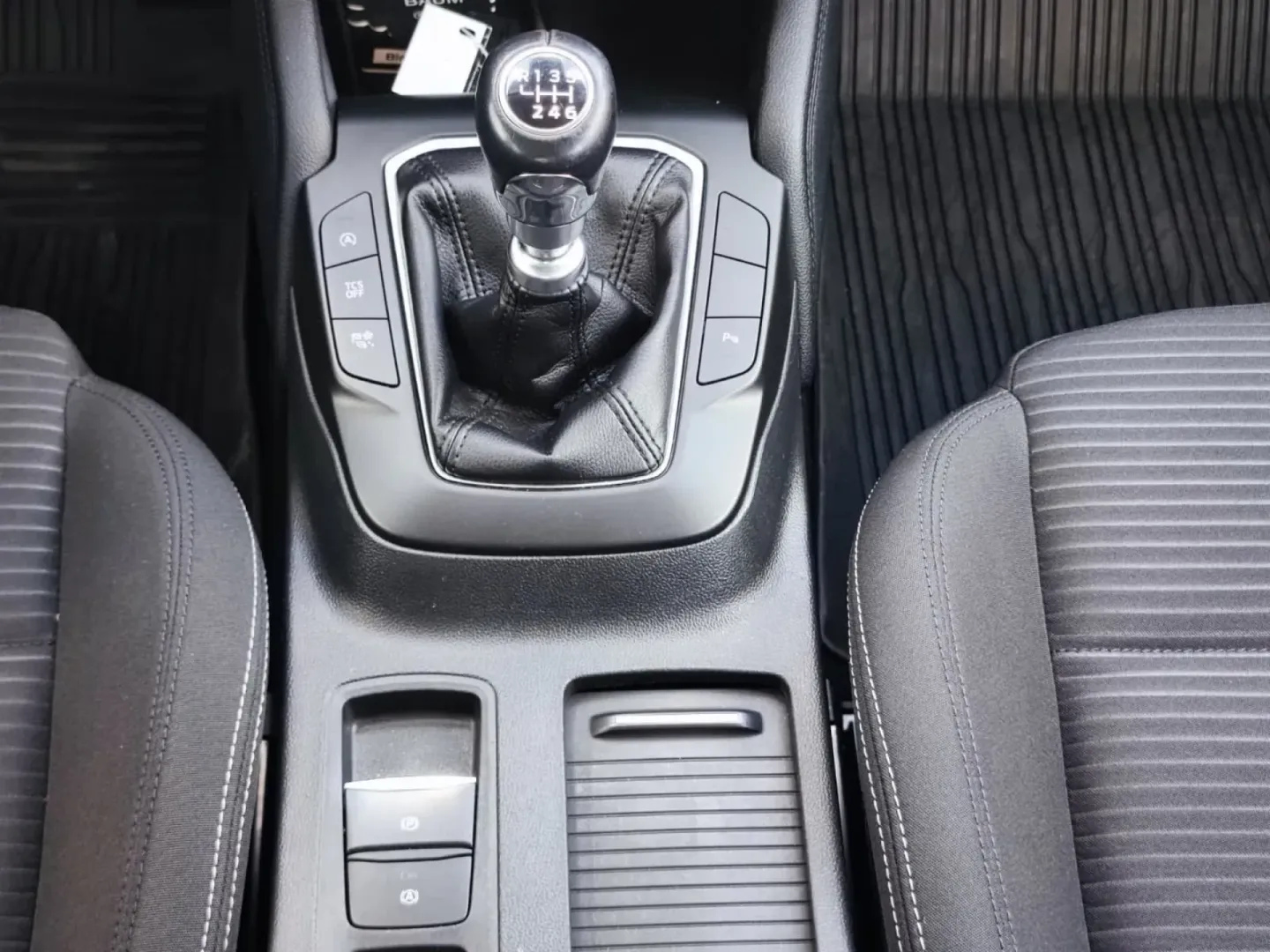 Cumpara/ Vinde online Ford Focus 2020 SH, la cel mai bun pret pentru tine!