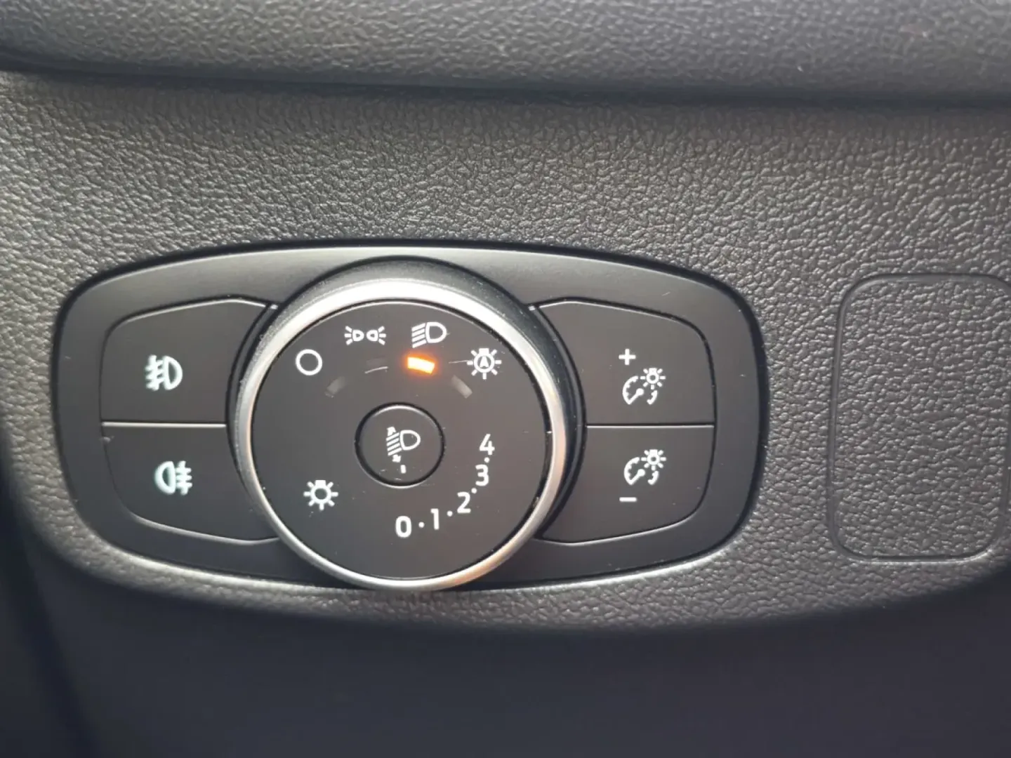 Cumpara/ Vinde online Ford Focus 2020 SH, la cel mai bun pret pentru tine!