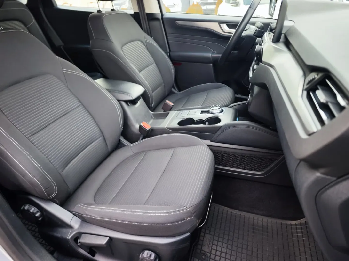 Cumpara/ Vinde online Ford Kuga 2021 SH, la cel mai bun pret pentru tine!