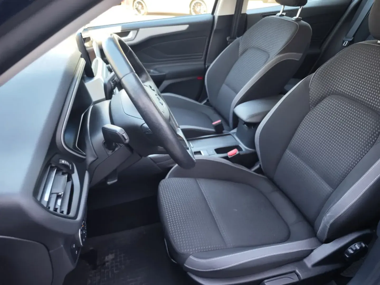 Cumpara/ Vinde online Ford Focus 2019 SH, la cel mai bun pret pentru tine!