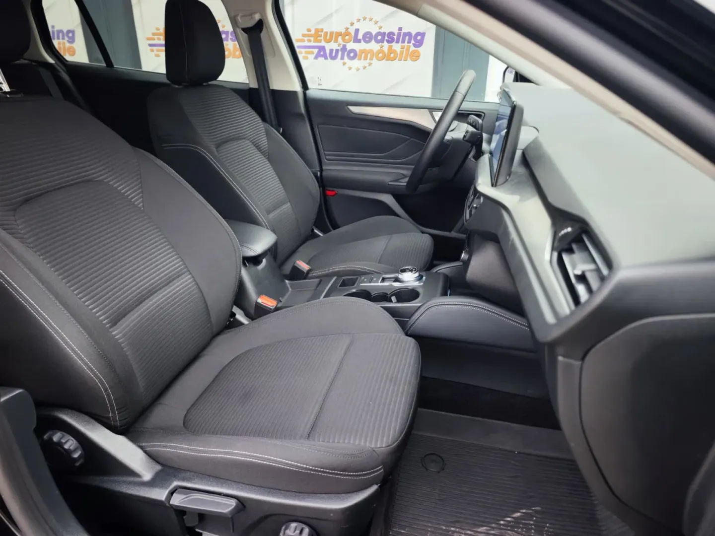 Cumpara/ Vinde online Ford Focus 2024 SH, la cel mai bun pret pentru tine!