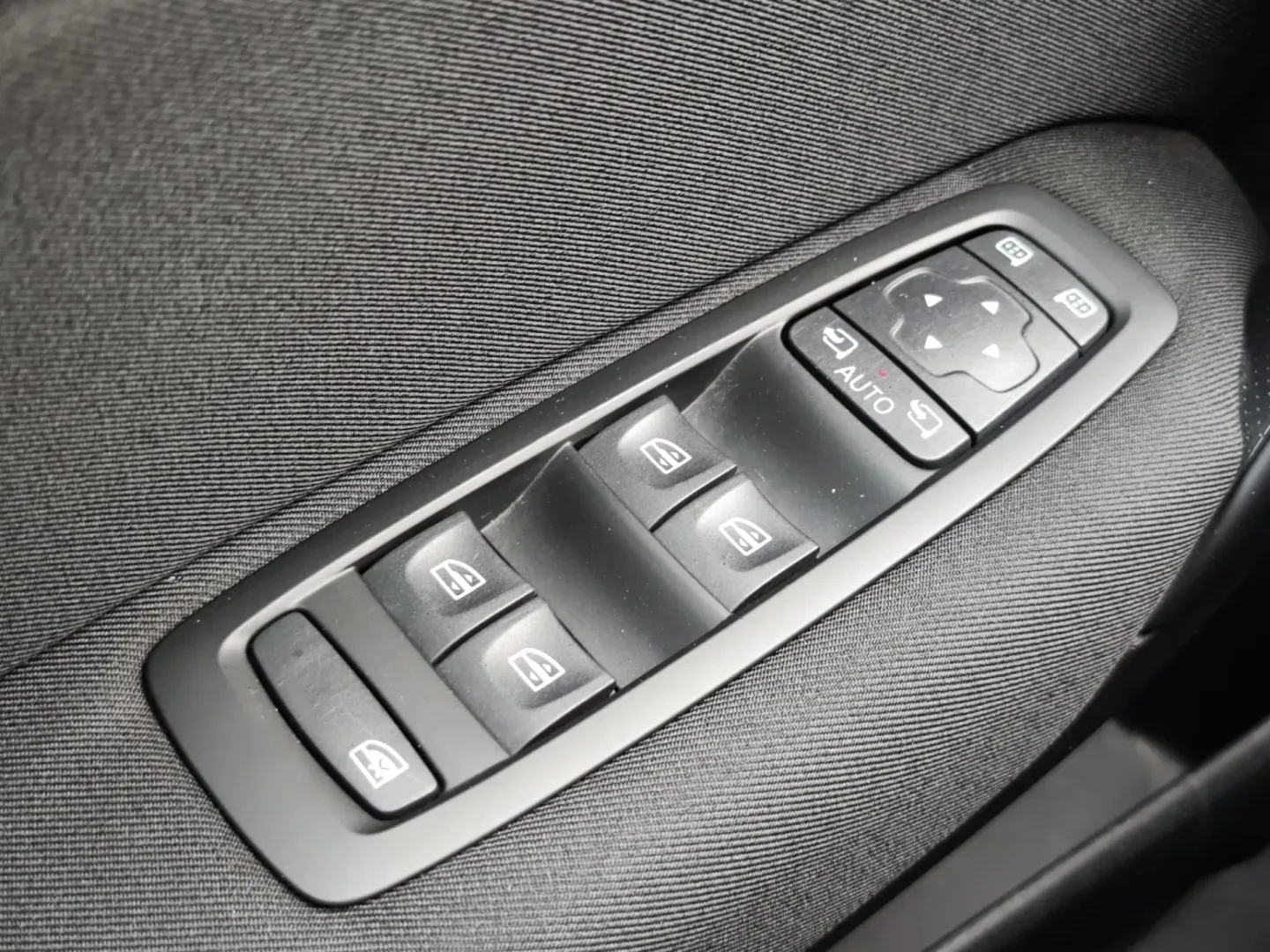 Cumpara/ Vinde online Renault  Megane 2019 SH, la cel mai bun pret pentru tine!