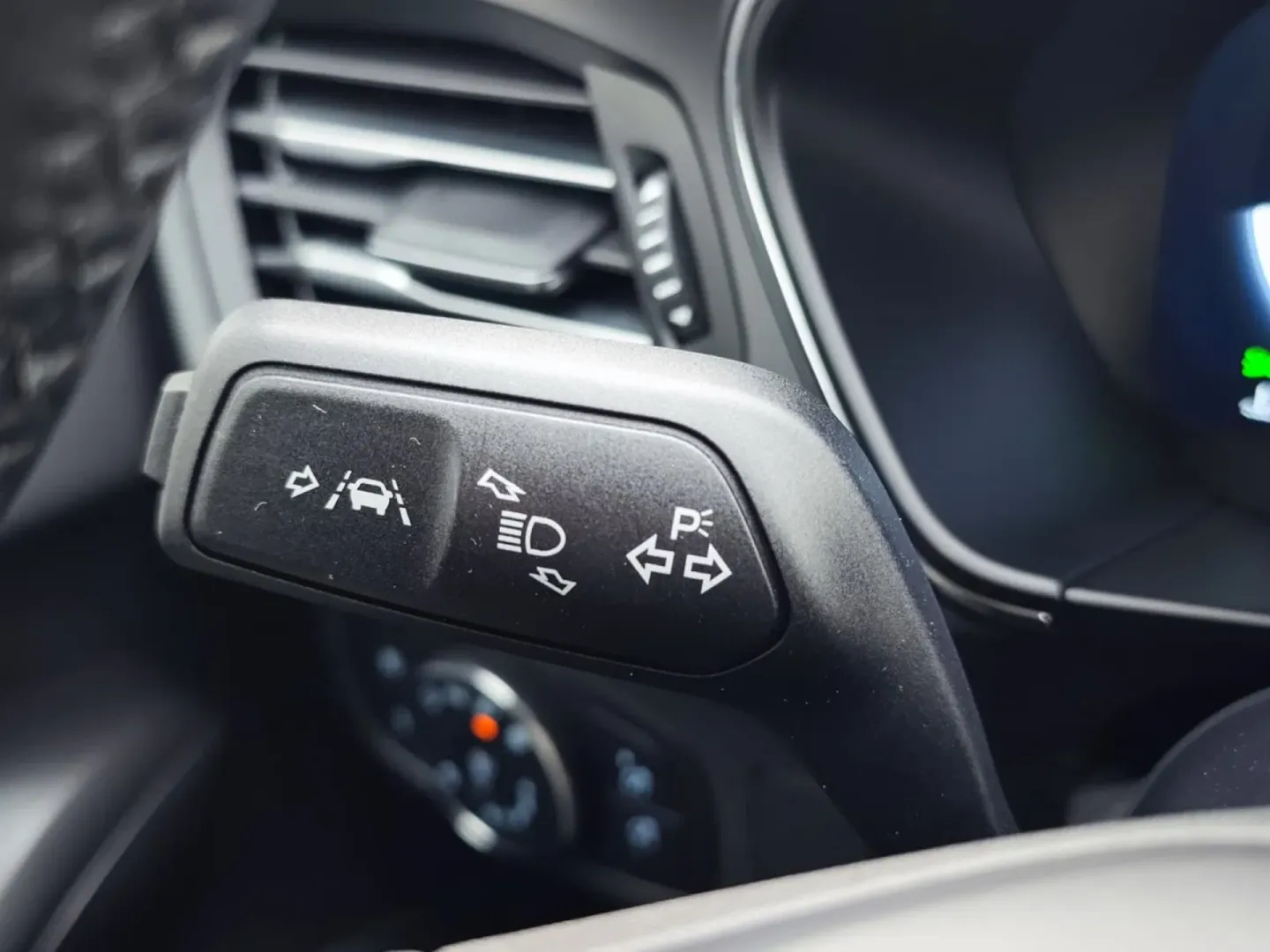 Cumpara/ Vinde online Ford Focus 2024 SH, la cel mai bun pret pentru tine!