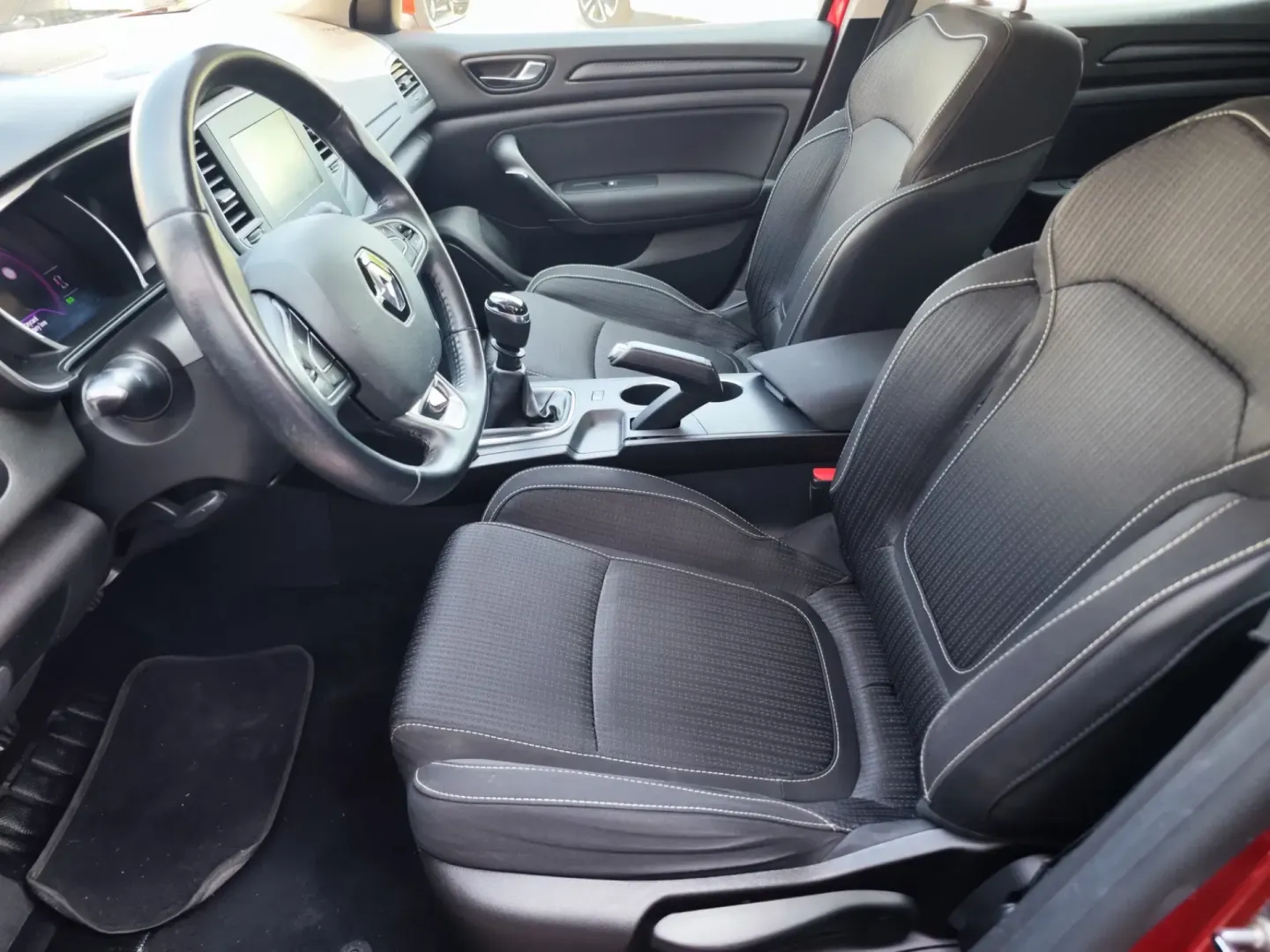 Cumpara/ Vinde online Renault  Megane 2019 SH, la cel mai bun pret pentru tine!