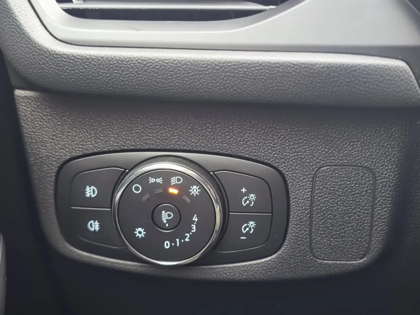 Cumpara/ Vinde online Ford Focus 2024 SH, la cel mai bun pret pentru tine!