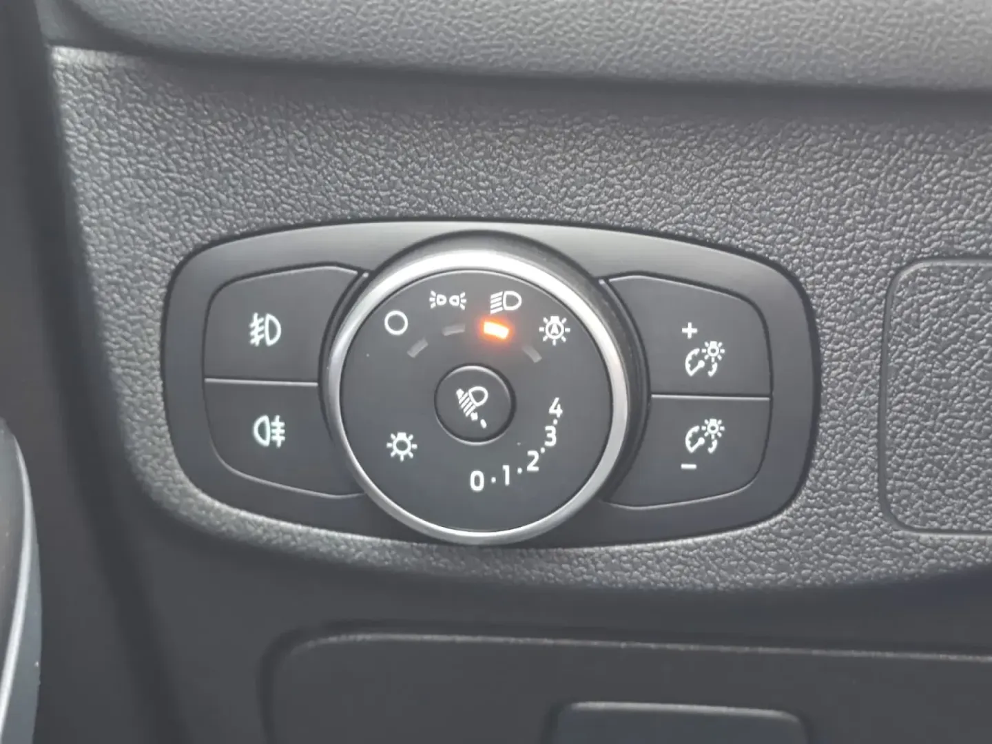Cumpara/ Vinde online Ford Focus 2019 SH, la cel mai bun pret pentru tine!