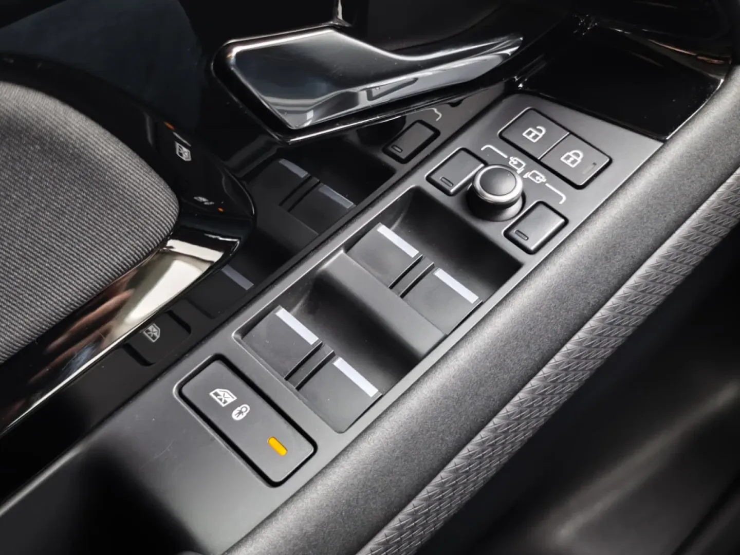 Cumpara/ Vinde online Land Rover Range Rover Evoque 2021 SH, la cel mai bun pret pentru tine!