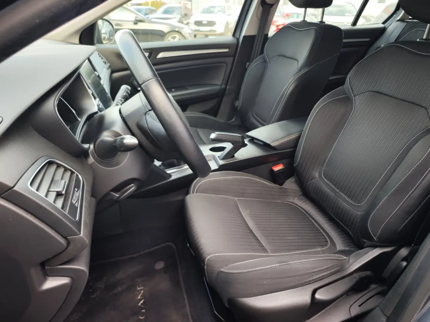 Cumpara/ Vinde online Renault  Megane 2019 SH, la cel mai bun pret pentru tine!