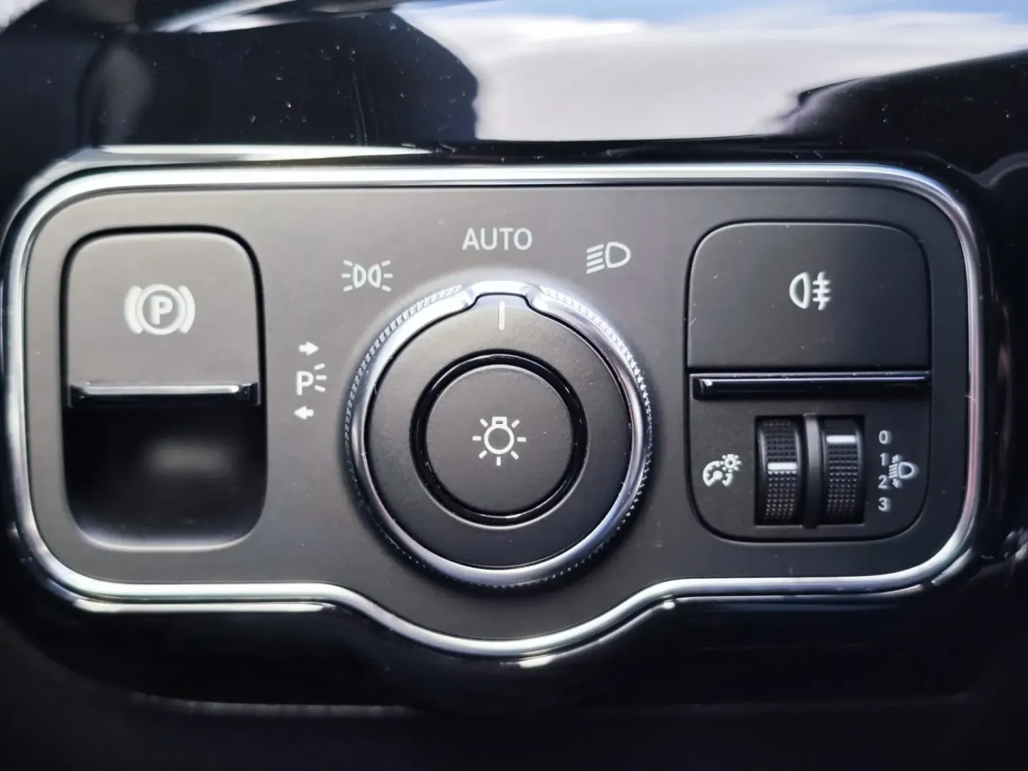 Cumpara/ Vinde online Mercedes-Benz A 180 2020 SH, la cel mai bun pret pentru tine!