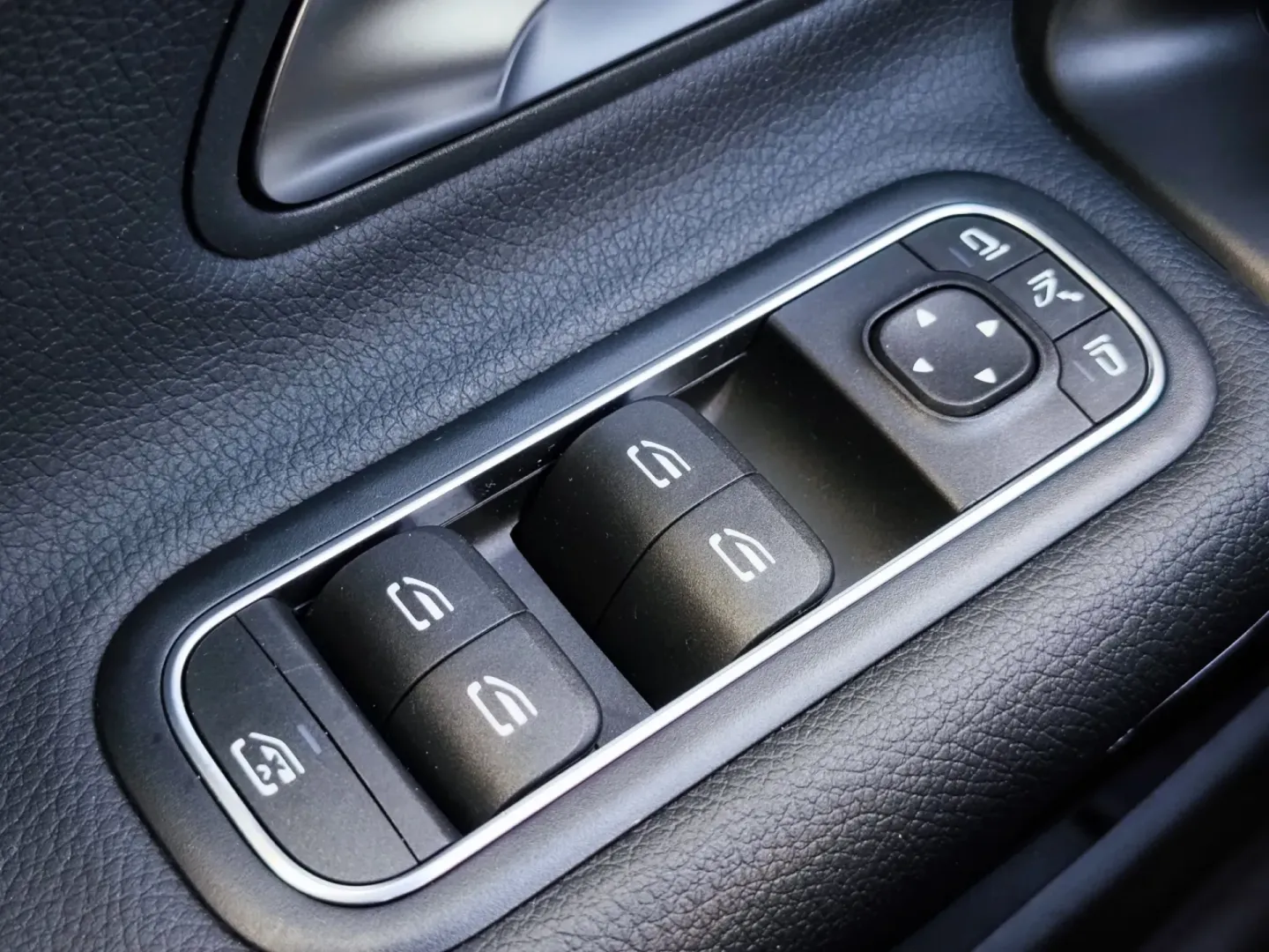 Cumpara/ Vinde online Mercedes-Benz A 180 2020 SH, la cel mai bun pret pentru tine!