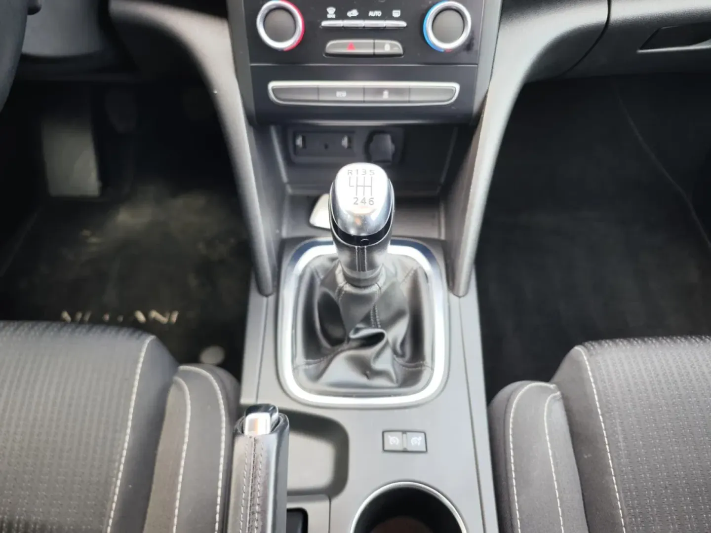 Cumpara/ Vinde online Renault  Megane 2019 SH, la cel mai bun pret pentru tine!