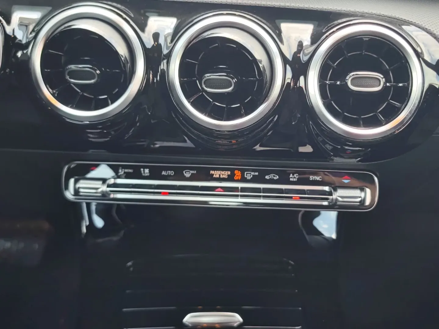 Cumpara/ Vinde online Mercedes-Benz CLA 180 2021 SH, la cel mai bun pret pentru tine!