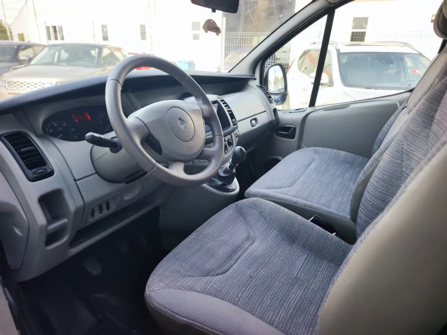 Cumpara/ Vinde online Renault  Trafic 2008 SH, la cel mai bun pret pentru tine!