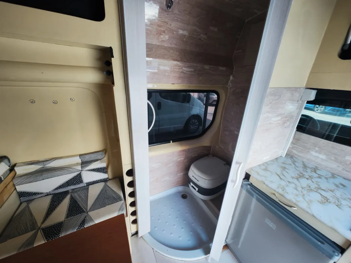 Cumpara/ Vinde online Renault  Trafic 2008 SH, la cel mai bun pret pentru tine!