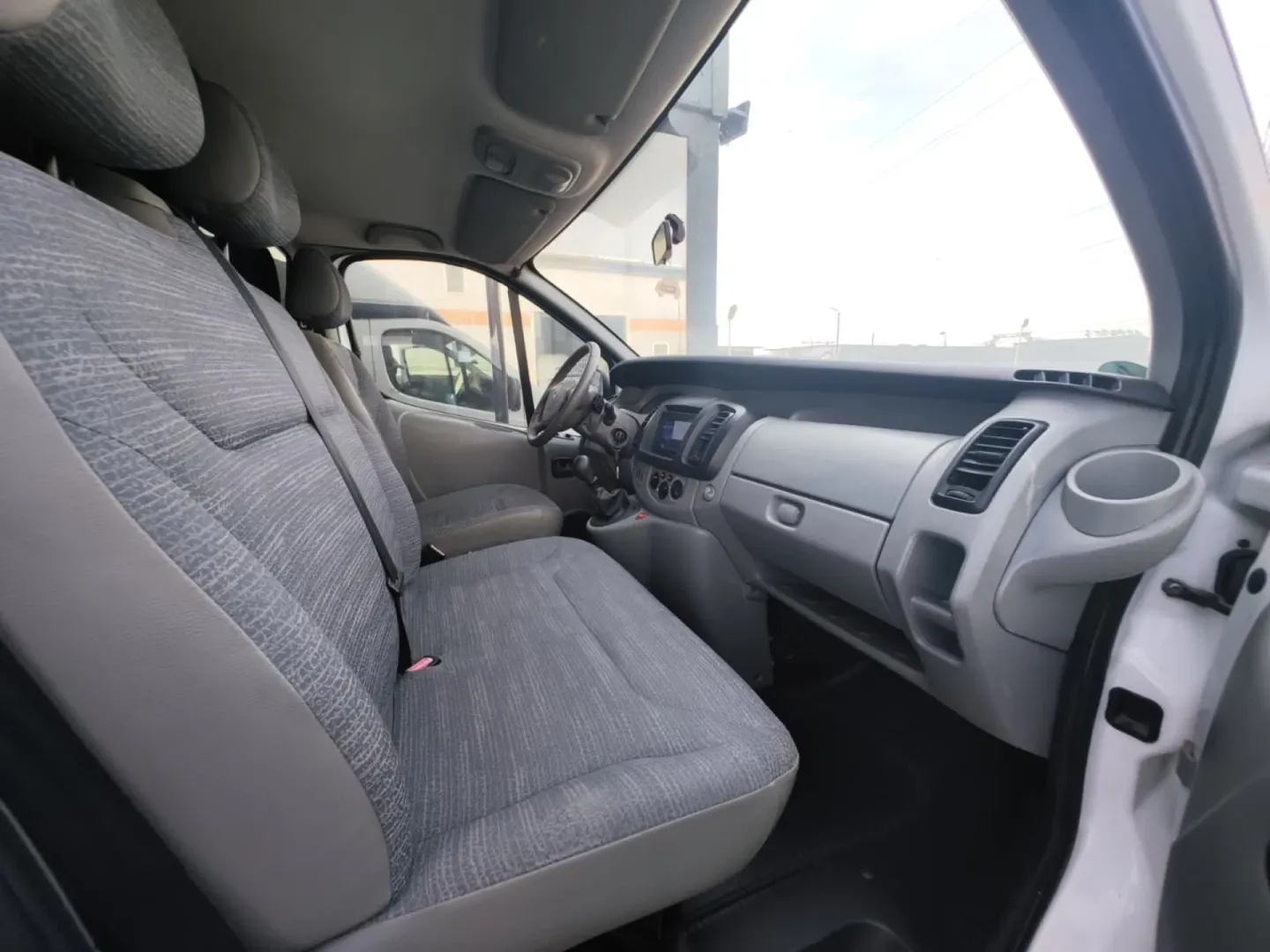 Cumpara/ Vinde online Renault  Trafic 2008 SH, la cel mai bun pret pentru tine!