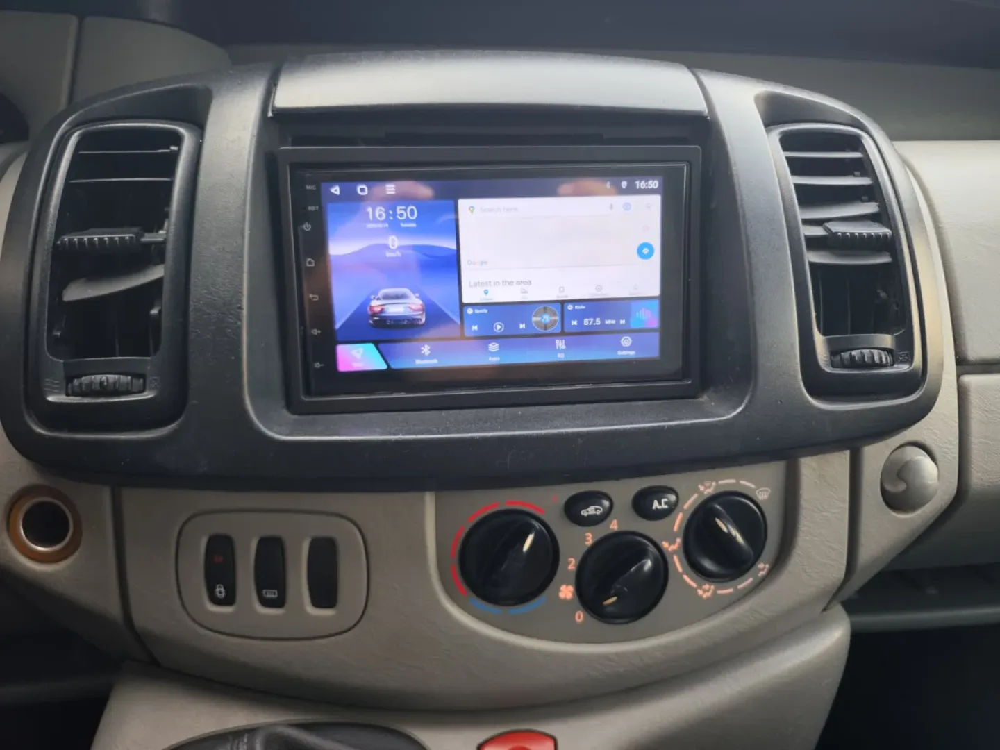 Cumpara/ Vinde online Renault  Trafic 2008 SH, la cel mai bun pret pentru tine!